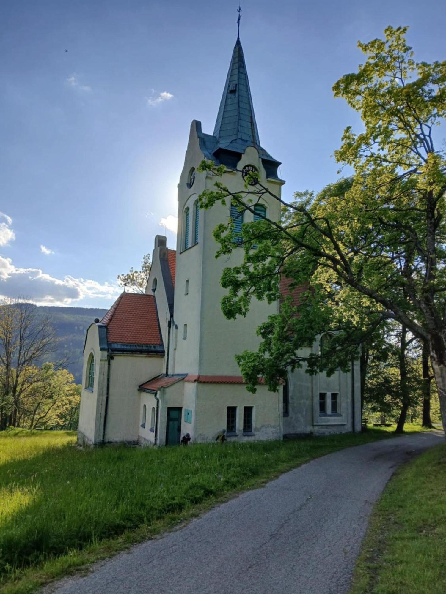 Chalupa Na Desitce Strážné Esterno foto